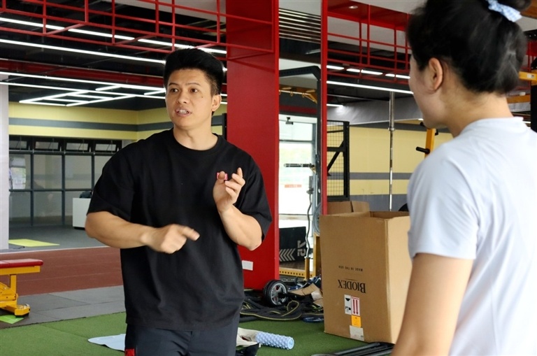 伍鹏、邓丽娟领衔!中国攀岩队八名国手全力备战亚沙会 伍鹏、邓丽娟领衔!中国攀岩队八名国手全力备战亚沙会