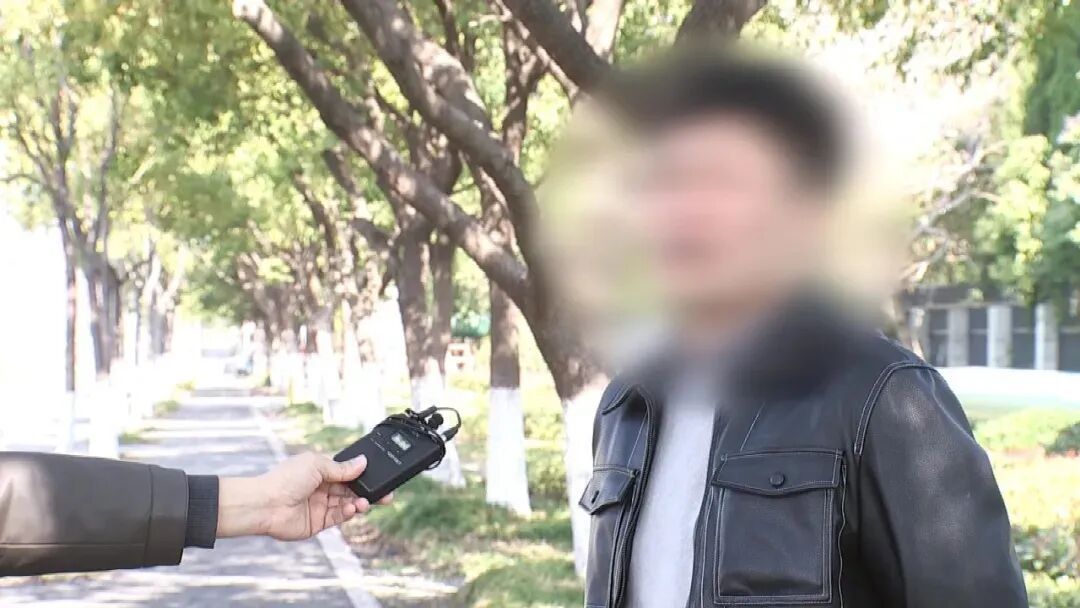 年收入五六十万元,男子找36名同事借款200多万元被辞退,起诉公司索赔240多万元 年收入五六十万元,男子找36名同事借款200多万元被辞退,起诉公司索赔240多万元