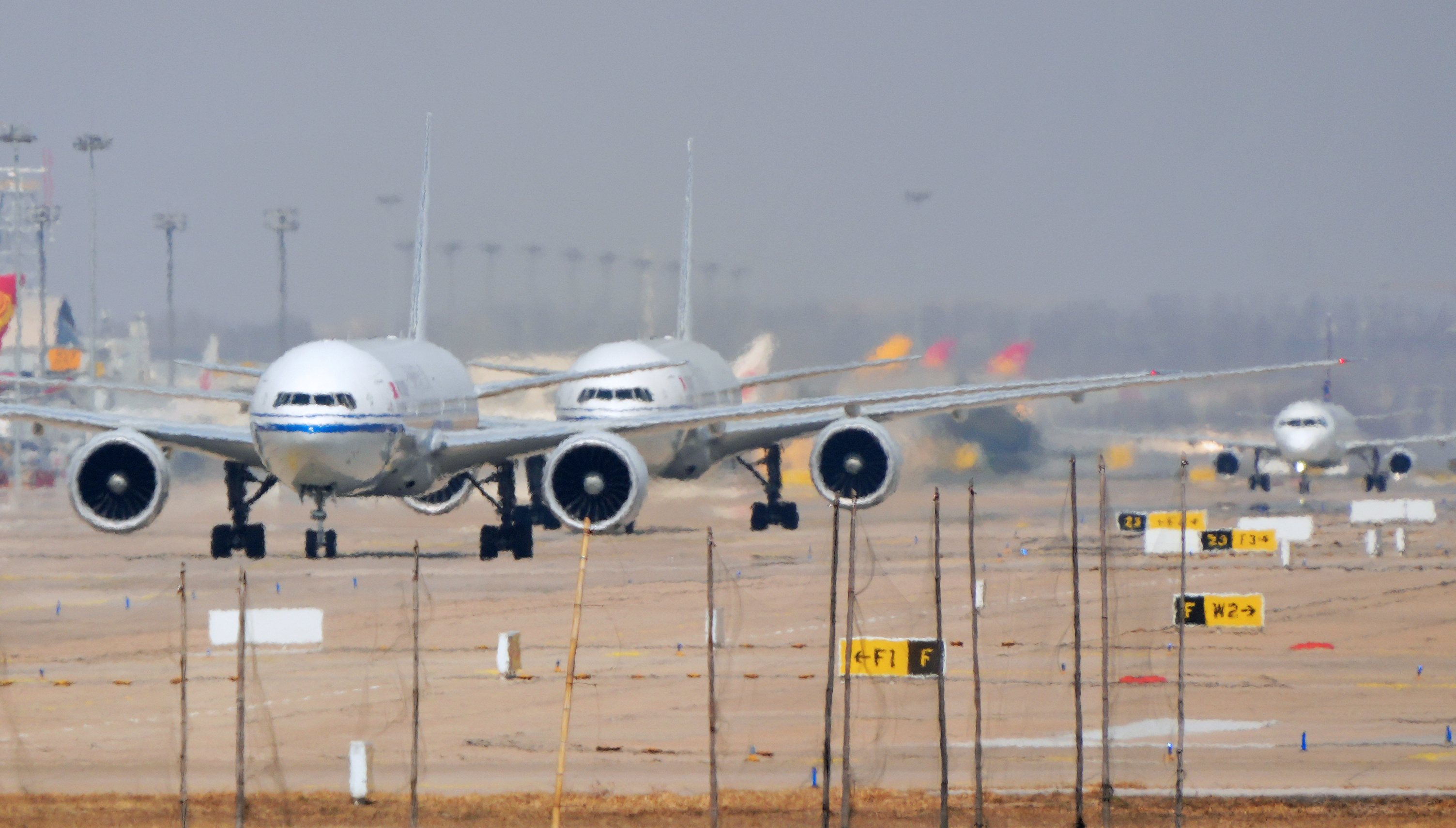 多家航空公司推出票价波动免费退票政策 机票买贵了可免费退→ 多家航空公司推出票价波动免费退票政策 机票买贵了可免费退→