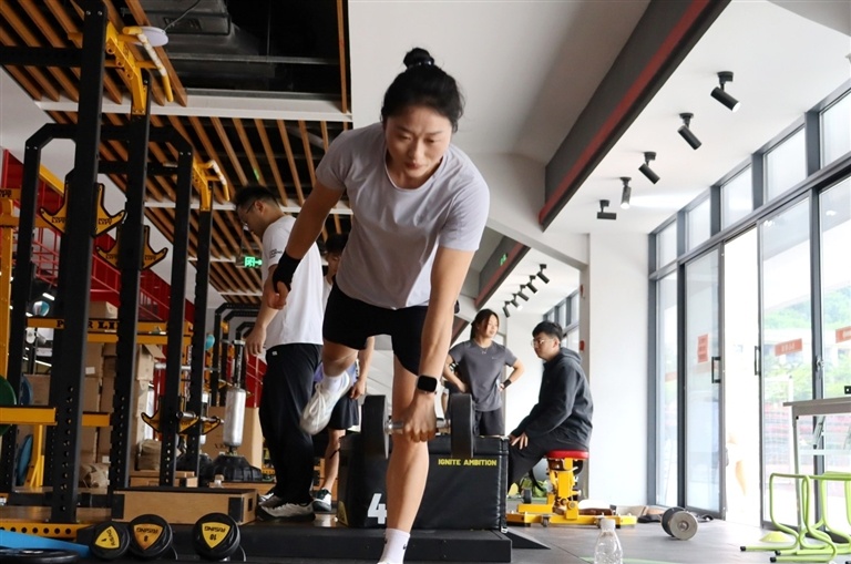 伍鹏、邓丽娟领衔!中国攀岩队八名国手全力备战亚沙会 伍鹏、邓丽娟领衔!中国攀岩队八名国手全力备战亚沙会