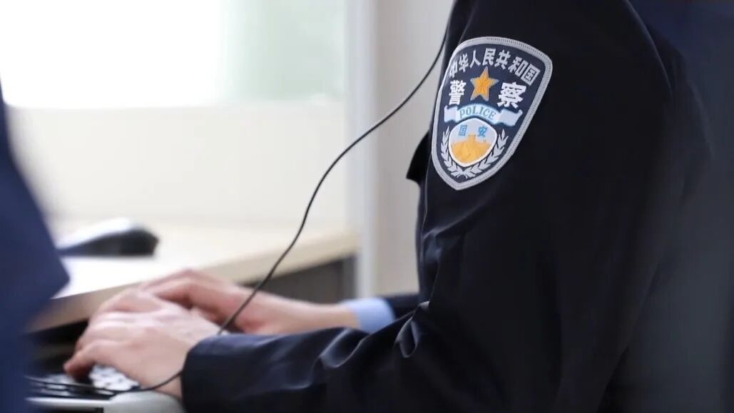 被应聘公司要求记录军舰出海、返港时间,他果断举报! 被应聘公司要求记录军舰出海、返港时间,他果断举报!