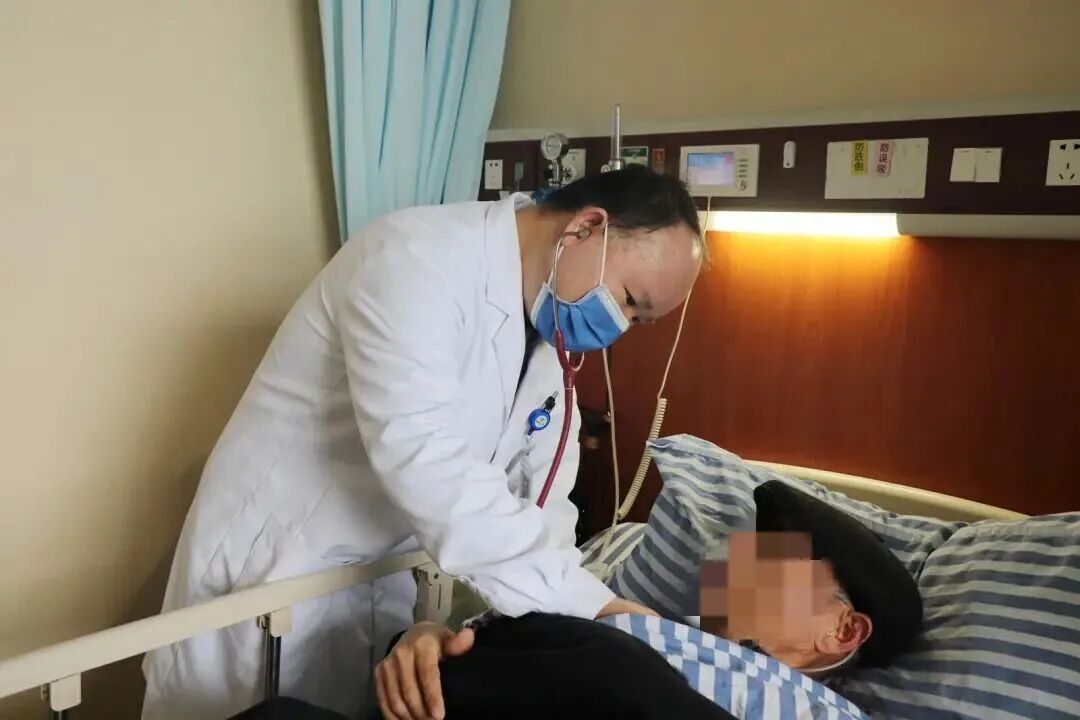 杭州大爷上山挖笋,突然反复咯血,右肺严重毁损!医生紧急提醒 杭州大爷上山挖笋,突然反复咯血,右肺严重毁损!医生紧急提醒