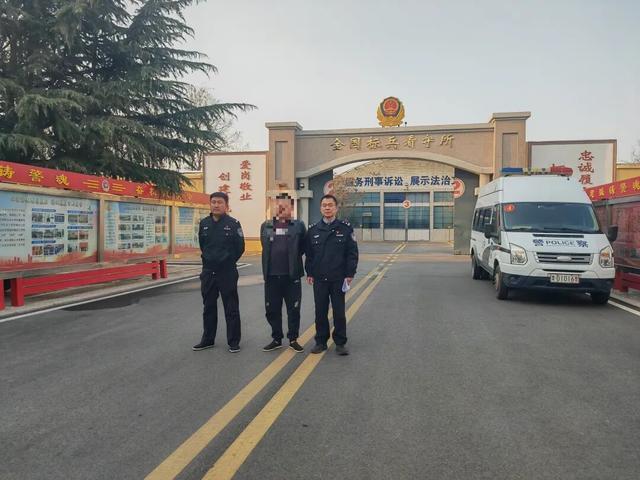 村内房屋访客不断，8人被潍坊警方当场查获！