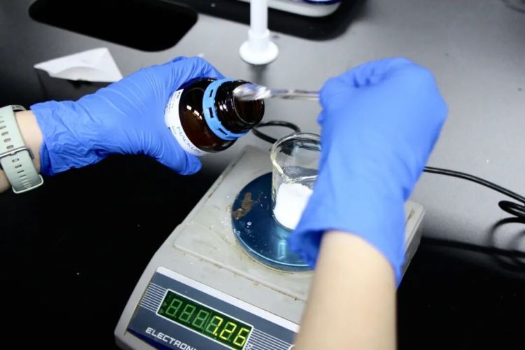 “化妆品”课热度极高！高校回应