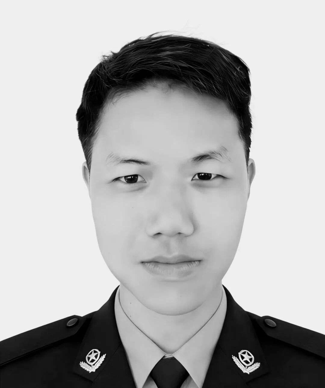 痛心!32岁辅警为救轻生女子不幸牺牲 痛心!32岁辅警为救轻生女子不幸牺牲