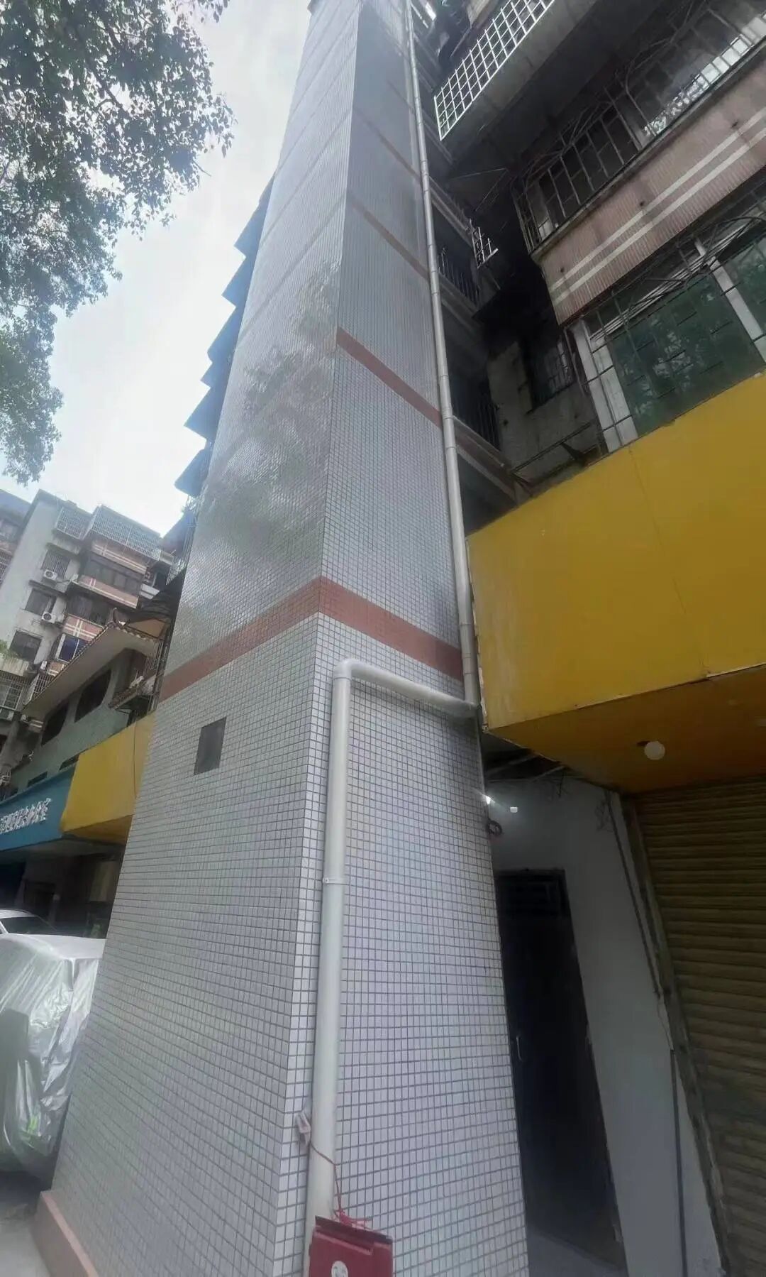 网友吵翻!广州一男子反对加装电梯后反悔,想补交钱使用被全楼拒绝,将邻居告上法庭 网友吵翻!广州一男子反对加装电梯后反悔,想补交钱使用被全楼拒绝,将邻居告上法庭