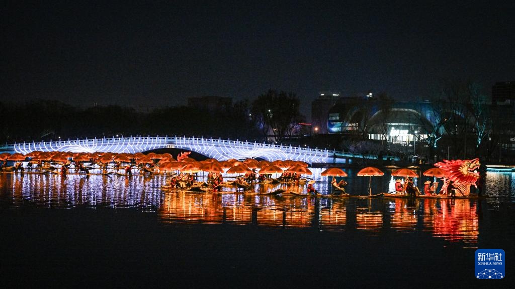 北京:“金龙”巡春亮马河 北京:“金龙”巡春亮马河