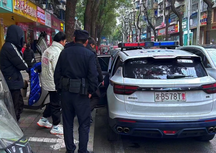 报警电话接通只有咳嗽声,接警员“秒懂” 报警电话接通只有咳嗽声,接警员“秒懂”