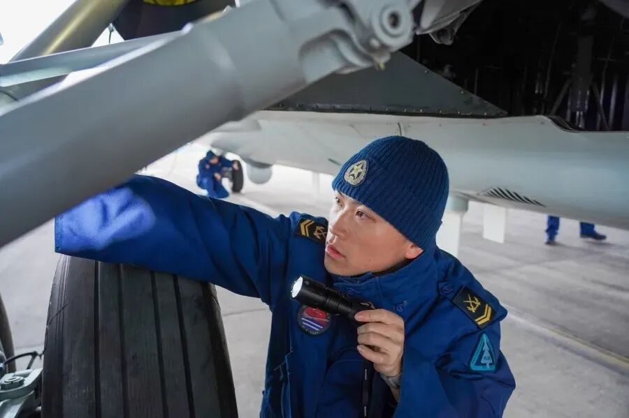 战鹰，加力升空！