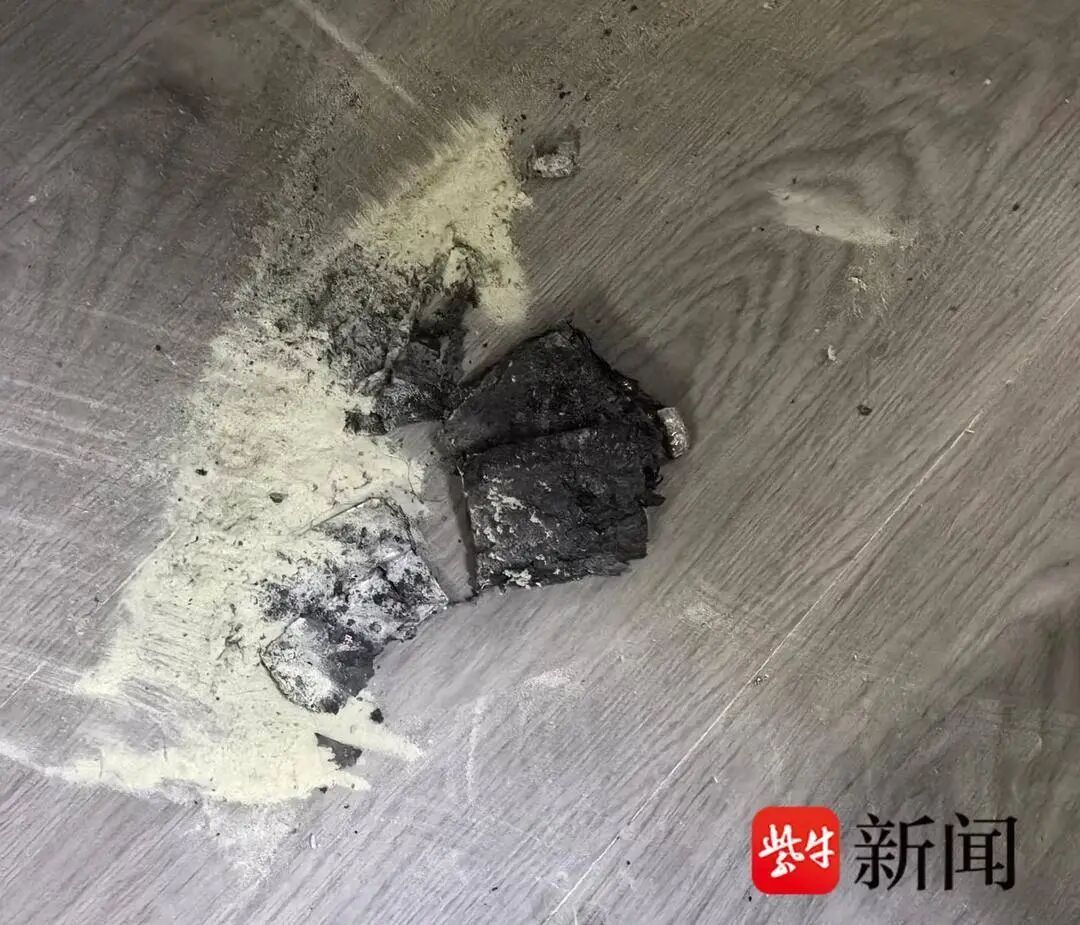 办公桌上一声巨响！它突然爆炸起火……