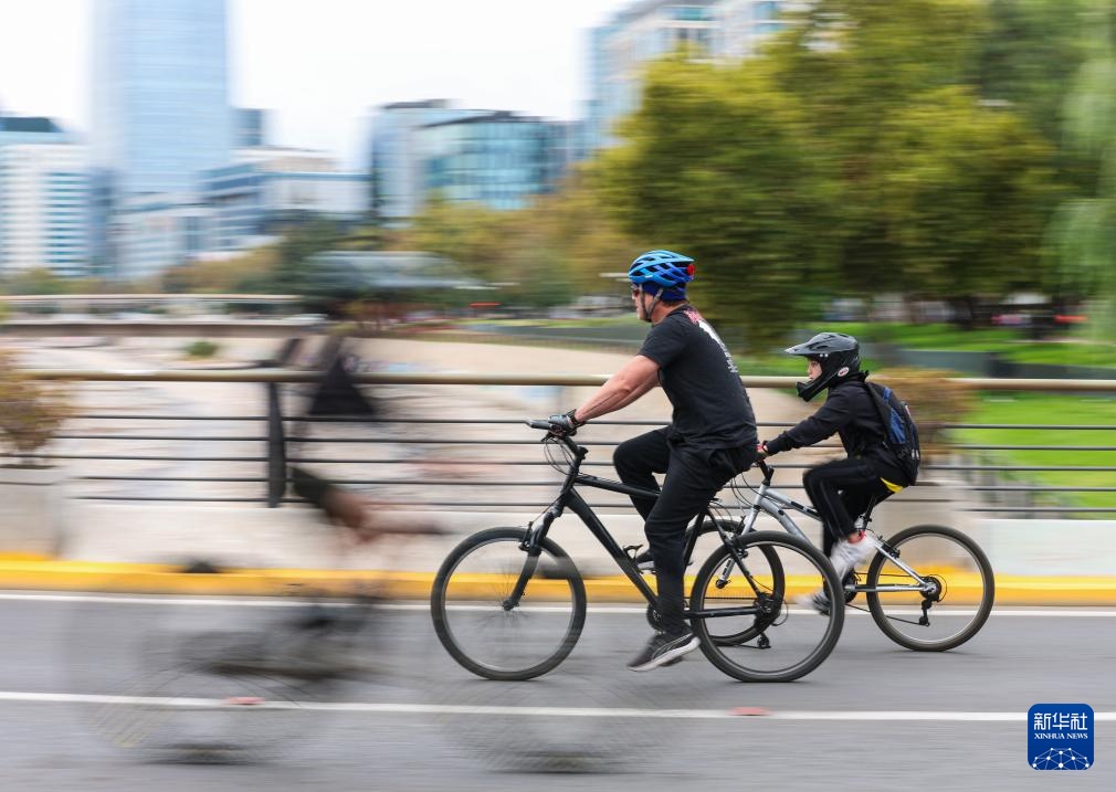 智利圣地亚哥：乐享“无车日”