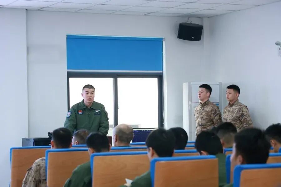 战鹰，加力升空！