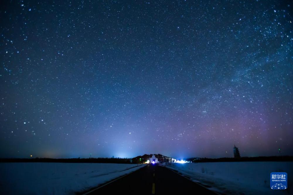 黑龙江多地出现绚丽极光