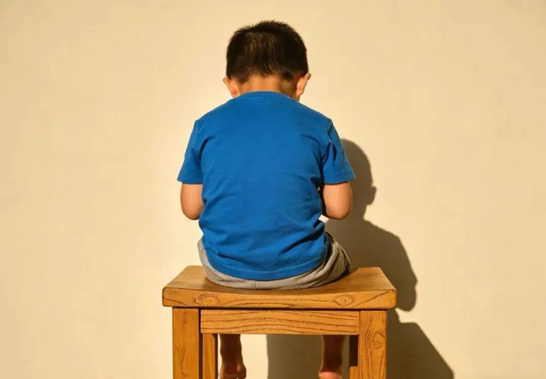 今天起，坐姿一定要调整一下！