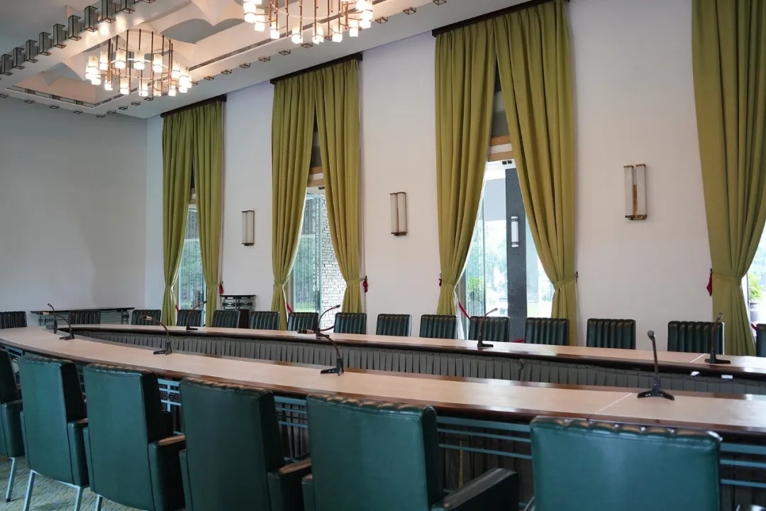 开这种会，记得拉窗帘