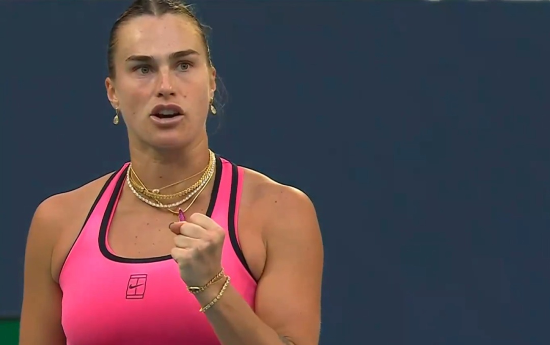 郑钦文不敌萨巴伦卡，止步迈阿密16强，其发球状态起伏明显，ACE与双误齐飞