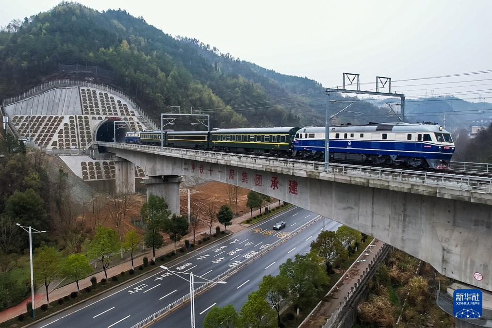 西十高铁湖北段启动联调联试