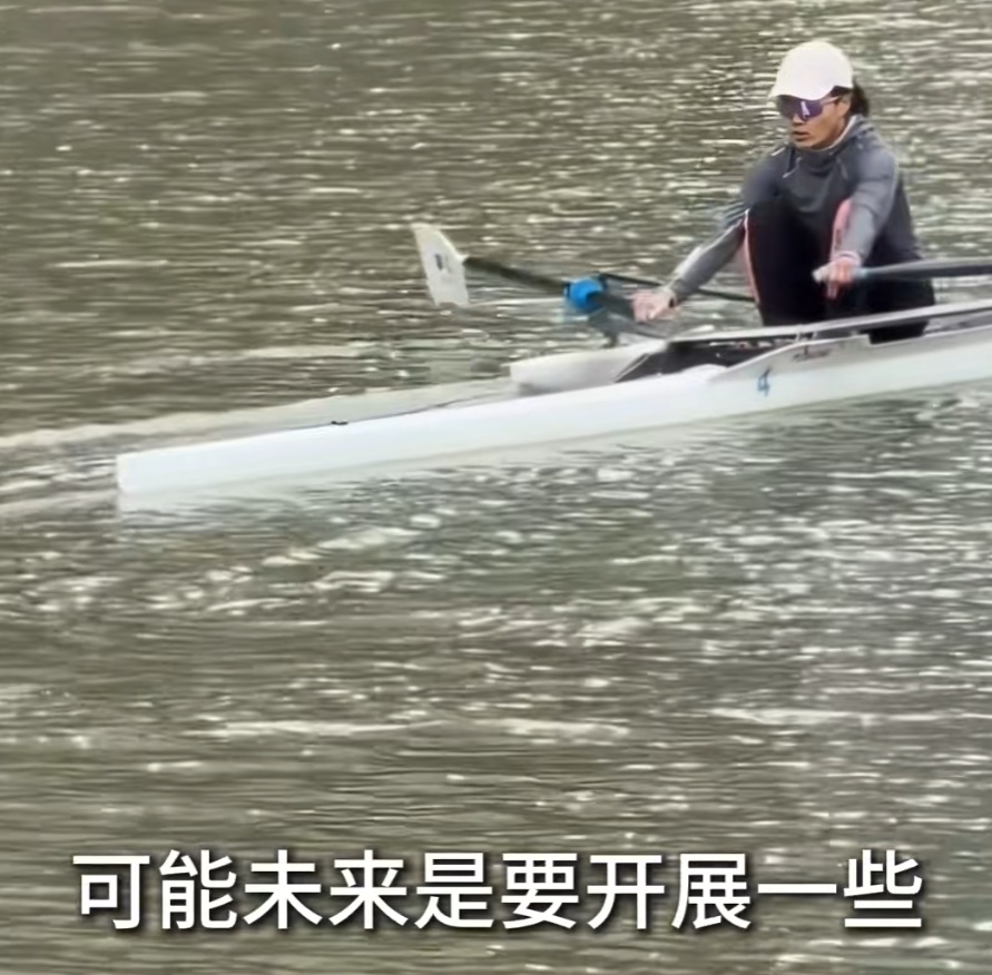 惊心！上海陆家嘴水环现老人野泳，到底安全吗？网友热议