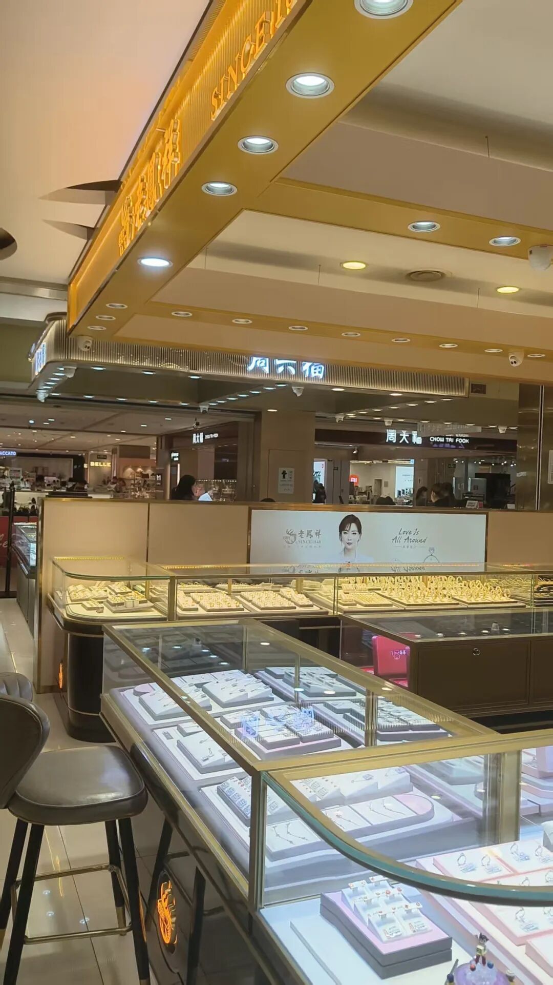 黄金连续大跌多日，记者探访长沙金店：价格有降，但降幅有限，900多元是板料价