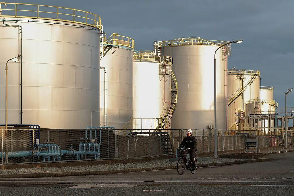高市早苗宣布日本将于26日开始释放国家石油储备，日本石油储备总量可供维持254天