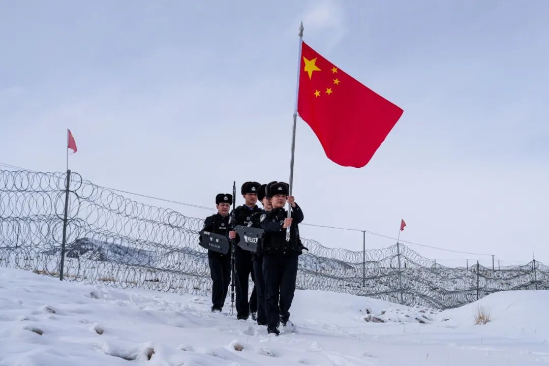 “00后”女警，第一次摸到界碑哭了……