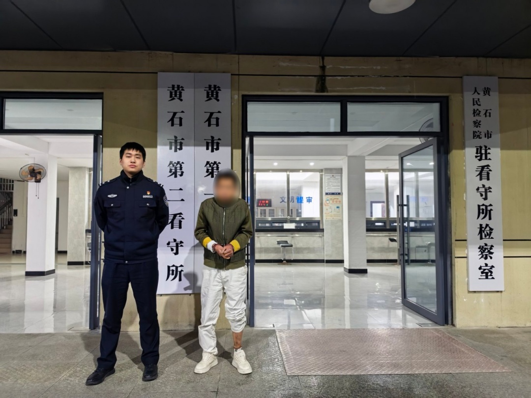 求镯得“镯”！男子盗窃银手镯，收获“金”手铐