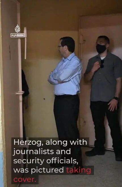 以总统遭火箭弹袭击，被迫紧急避难！现场画面曝光