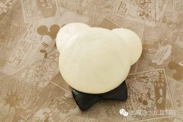 上海迪士尼十周年限定“米妮蒸包”一份70元引争议，实物为三个包子搭配薯片