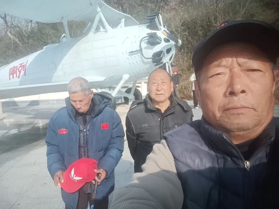 三位均龄75岁以上老人自驾三轮车旅游，106天行程超3000公里