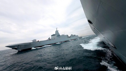 双“舰”合璧！安庆舰东莞舰实弹训练帅没边了