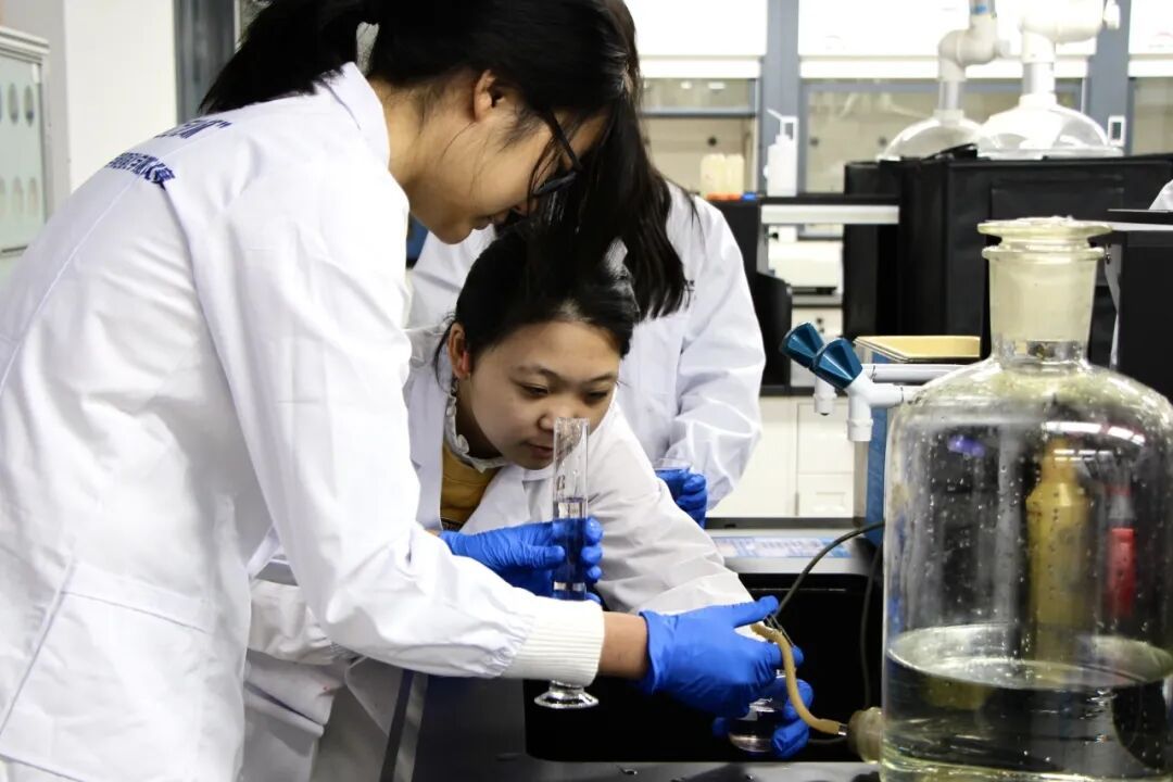 “化妆品”课热度极高！大学回应→