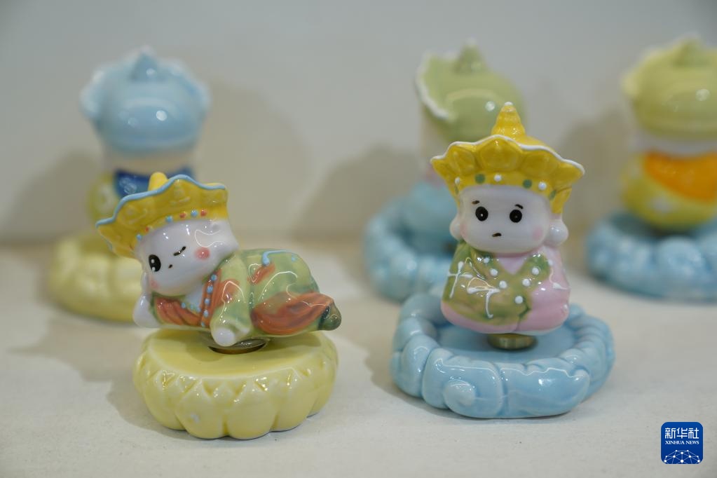 景德镇“瓷雕曾”第四代传人：让传统陶瓷以现代风貌重生