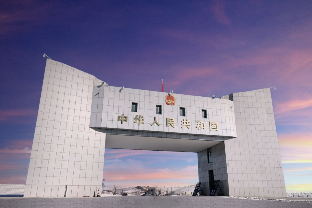 “00后”女警，第一次摸到界碑哭了……