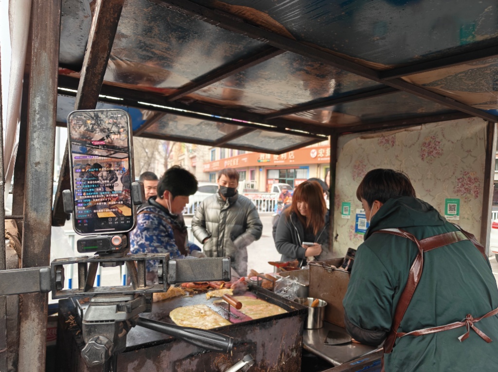 “粥饼伦”白献英：“流量退去”是迟早的事，只有卖饼能让自己踏实