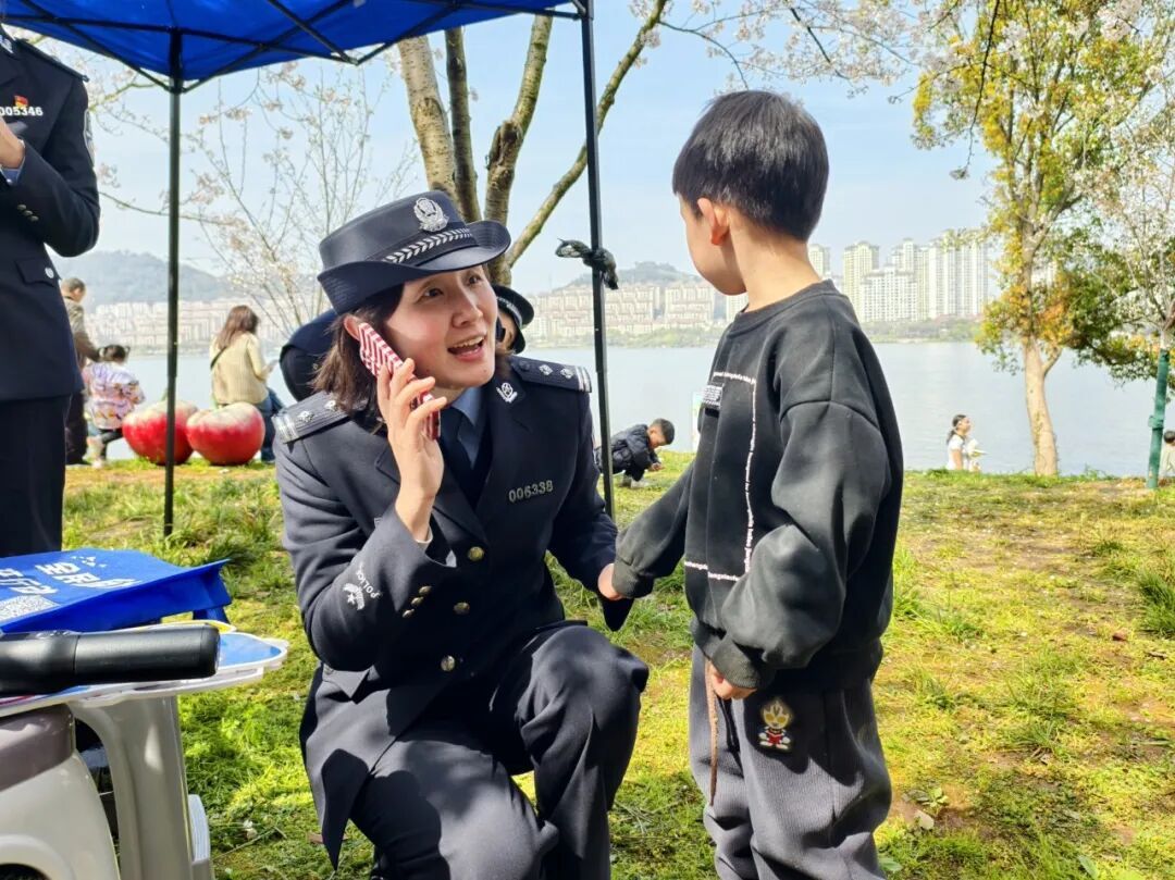 花花迷人眼，走丢可急眼！樱花节当天，民警“捡到”21个孩子