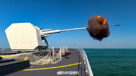 双“舰”合璧！安庆舰东莞舰实弹训练帅没边了