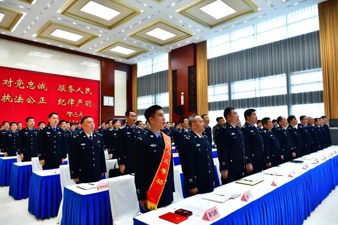 耿飞桐，记个人三等功！