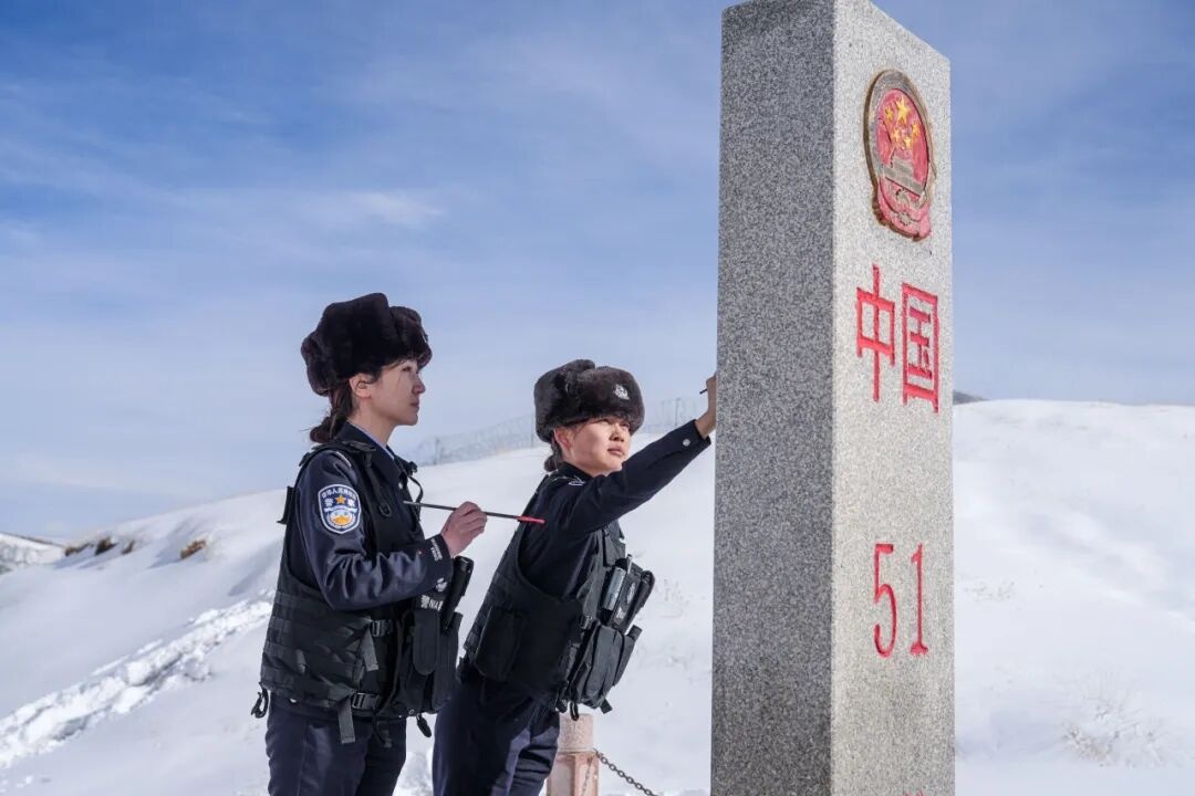 “00后”女警，第一次摸到界碑哭了……