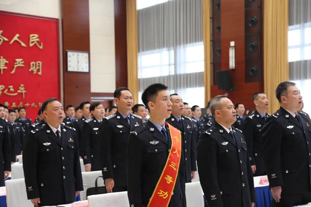 个人三等功！那个在地铁站喊“住手”的公大学生获表彰