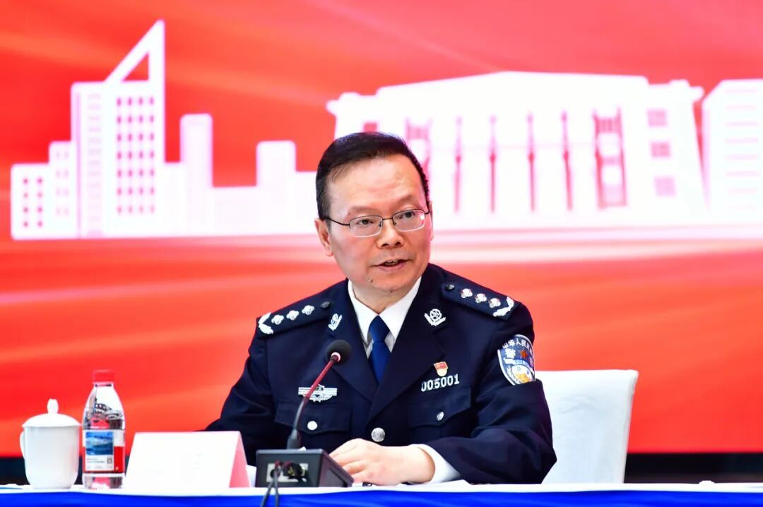 耿飞桐，记个人三等功！