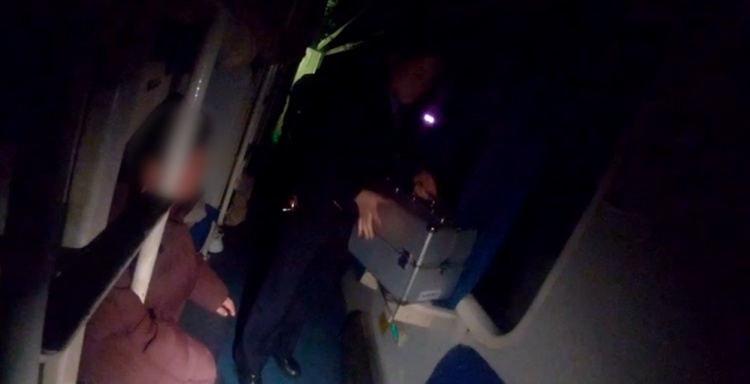 开往西安，k59次列车，临时停车！紧急救援