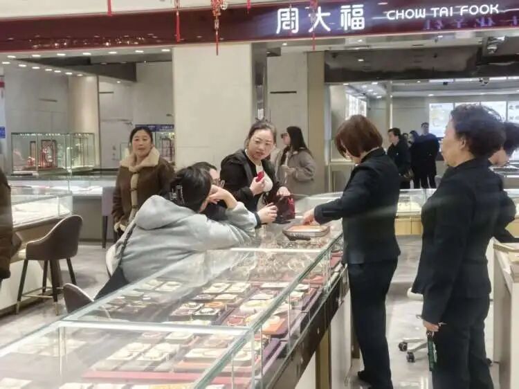 已抹去今年以来全部涨幅！抢购者：已亏了10万元