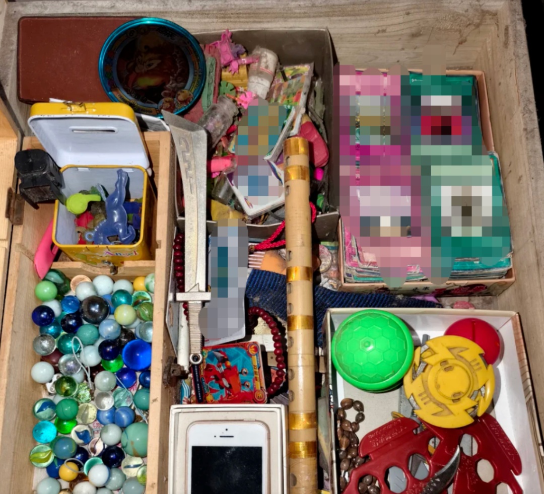 “妈妈冰箱里的酱二十多岁了，正是好年纪”“保质到期前一天我出生了……”