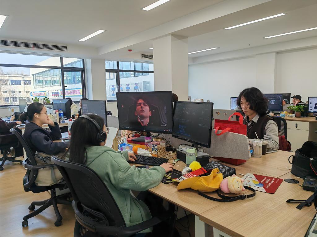 “竖店”崛起遇到AI冲击 微短剧行业再寻破局之路