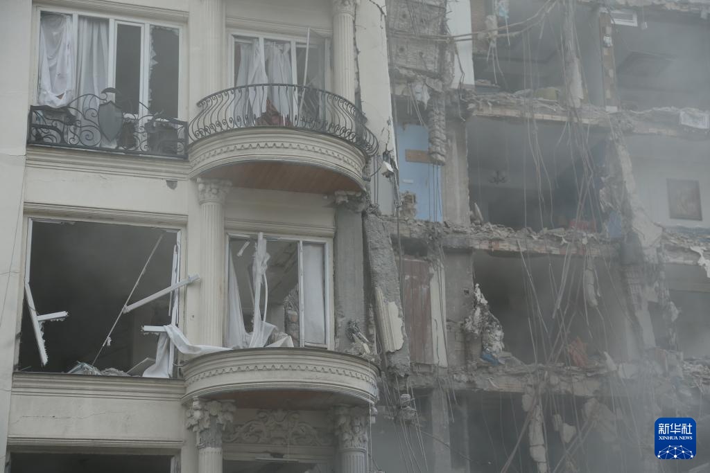 探访美以军事行动中伊朗被损毁的居民楼