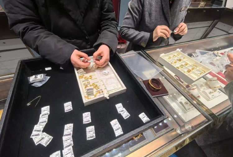 已抹去今年以来全部涨幅！抢购者：已亏了10万元