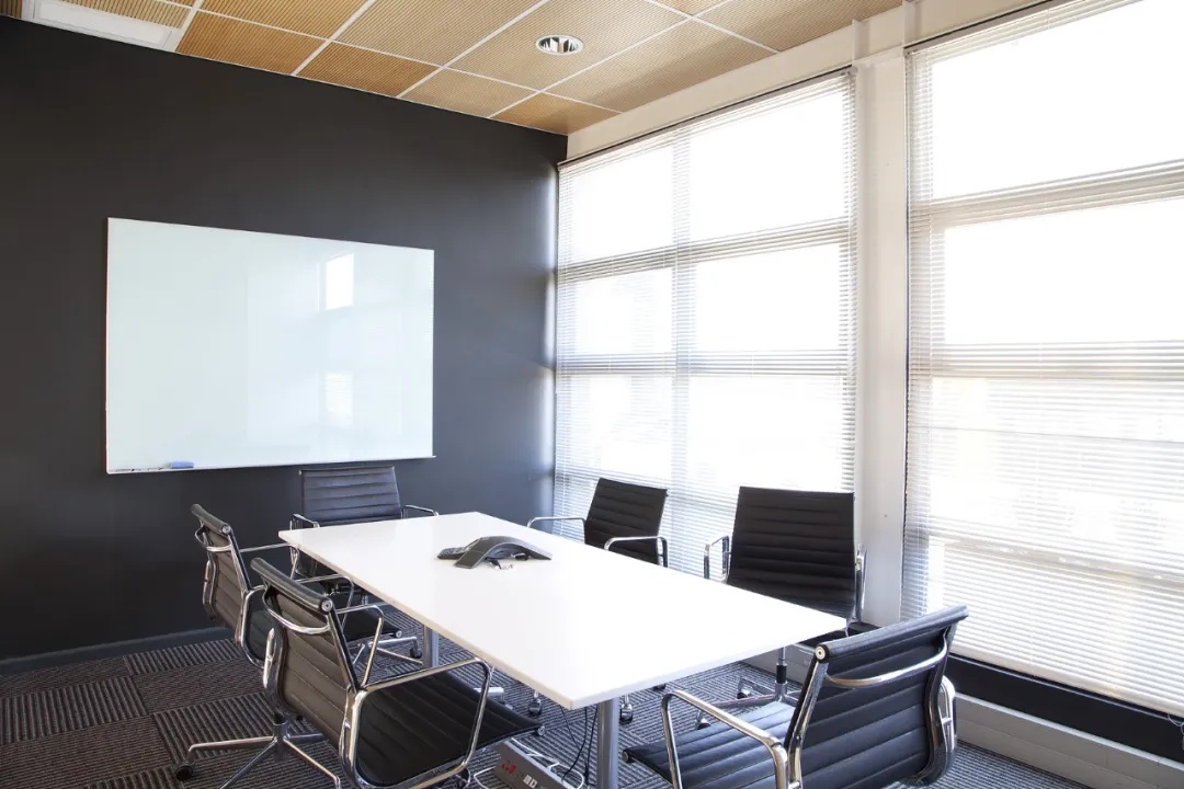 开这种会，记得拉窗帘