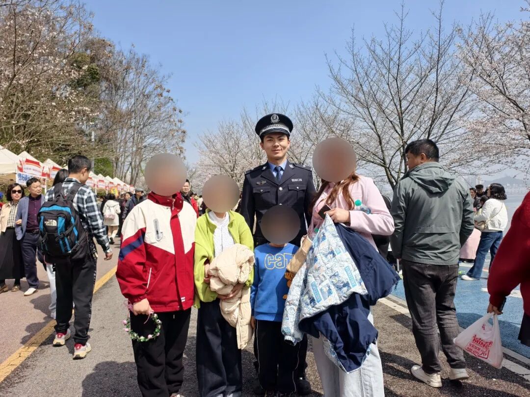 花花迷人眼，走丢可急眼！樱花节当天，民警“捡到”21个孩子