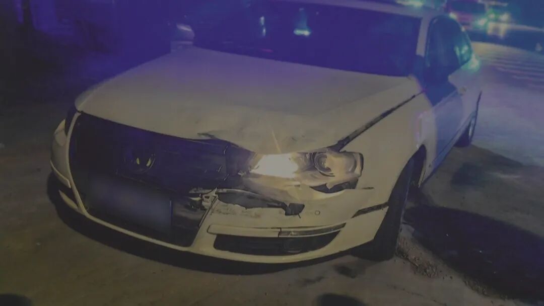 北京深夜连发三起事故！都出现了一辆白色汽车——