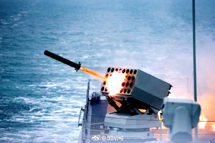 双“舰”合璧！安庆舰东莞舰实弹训练帅没边了